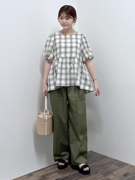 「ROPE' PICNIC（ロペピクニック）のタックデザインチノパンツ/UVカット（チノパンツ、グリーン系）」を使った、さきさん（レディース・155cm）の夏コーディネート