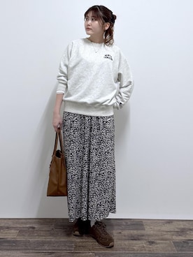 「ROPE' PICNIC（ロペピクニック）のシルバー＆スエードライクフラットスニーカー（スニーカー、ブラウン系）」を使った、さきさん（レディース・155cm）の春コーディネート