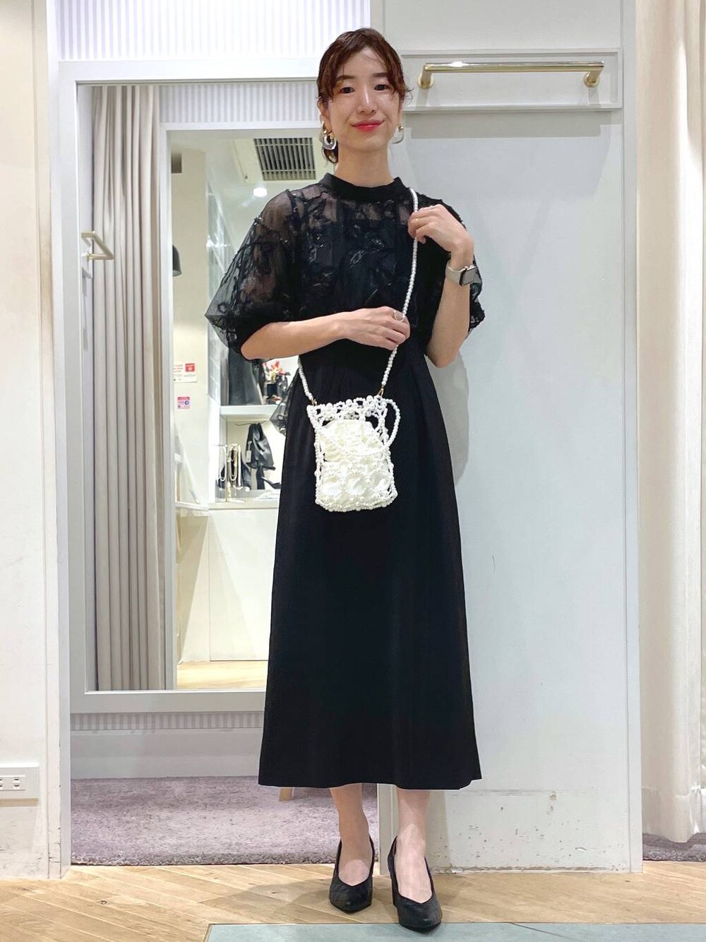 「結婚式2次会、おでかけ、デートコーデ、デート/ロマンティック、ワンピース、ショルダーバッグ、ハンドバッグ、パンプス、リラックス、ヘルシー、ナチュラル、きれいめ、Andemiu」｜「AndemiuのパールミニBAG124559（ショルダーバッグ、ホワイト系）」を使った、miuさん（レディース・157cm）の秋コーディネートの1枚目の写真