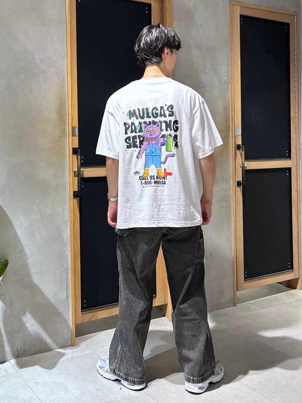 「RAGEBLUE、デート/ロマンティック、春コーデ、デニムパンツ、スニーカー、女子ウケ、夏コーデ、ラフ、モテ、Tシャツ、ネックレス、カジュアル、ストリート、ワイドパンツ、個性派」｜「RAGEBLUEのフラワー/コインモチーフデザインリング（リング、ホワイト系）」を使った、 koutaさん（メンズ・173cm）の夏コーディネートの1枚目の写真