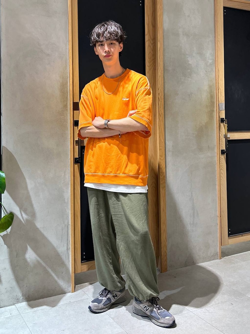 「女子ウケ、ベーシック/シンプル、デート/ロマンティック、春コーデ、夏コーデ、ラフ、モテ、Tシャツ、ネックレス、スラックス、ワイドパンツ、RAGEBLUE、ミリタリー、スウェット、カジュアル」｜「Healthknitの【Healthknit/ヘルスニット】3P/シンカー2ラインソックス（ソックス/靴下、ホワイト系）」を使った、 koutaさん（メンズ・173cm）の夏コーディネートの1枚目の写真