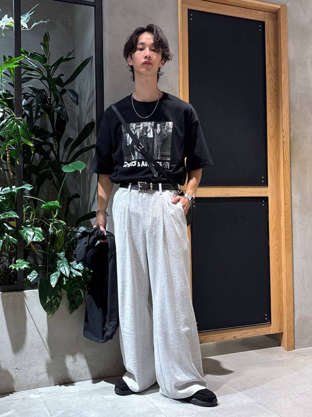 「女子ウケ、ベーシック/シンプル、夏コーデ、ラフ、Tシャツ、ネックレス、ブレスレット、ワイドパンツ、RAGEBLUE、シンプルコーデ、シンプル、ベルト、ショルダーバッグ、バッグ、スラックス」｜「CASIOの【CASIO】A158WA-1JH【大型店・WEB限定】（アナログ腕時計、グレー系）」を使った、 koutaさん（メンズ・173cm）の夏コーディネートの1枚目の写真