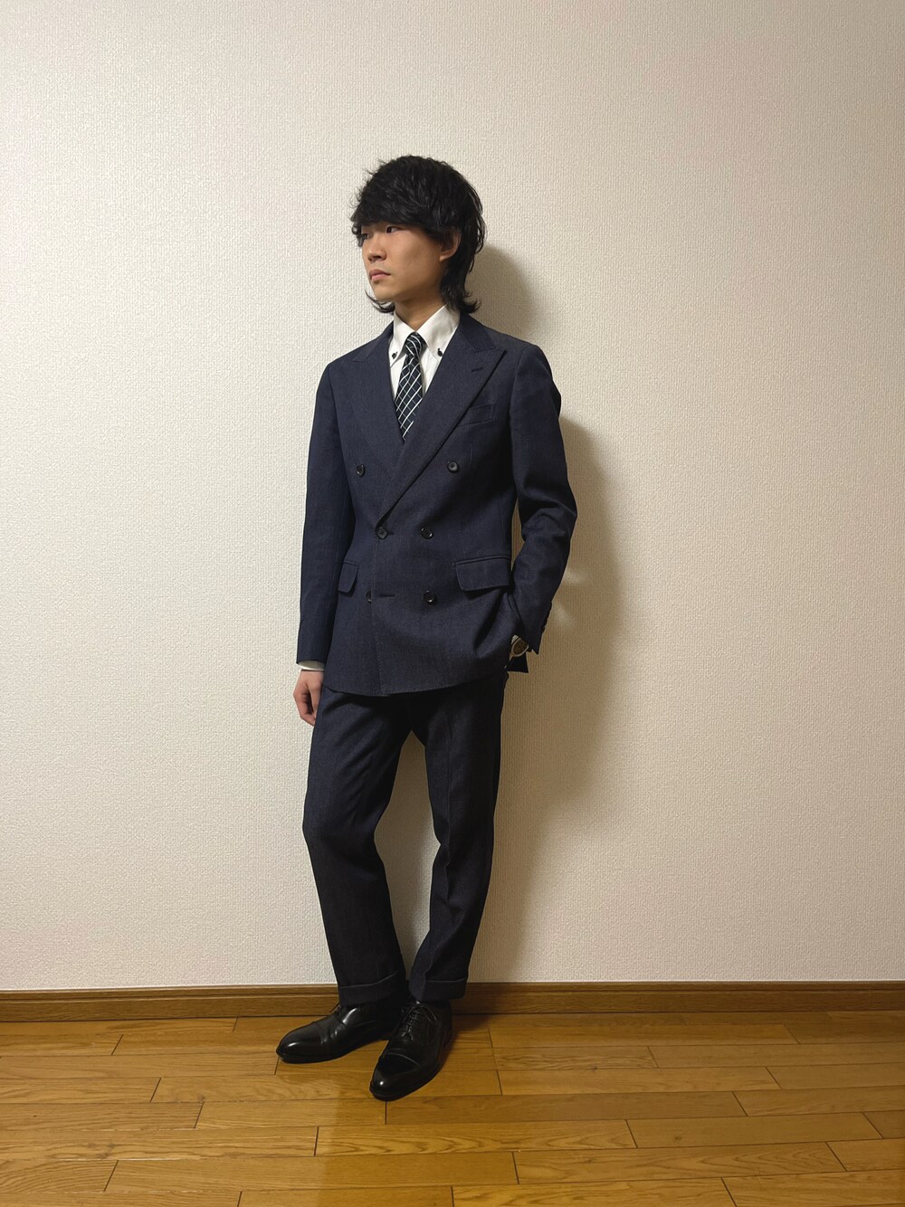 「成人式、スーツスタイル、ダブルジャケット、SUITSELECT、ビジネススタイル」｜「BRICK HOUSE by TOKYO SHIRTの形態安定ノーアイロン ボタンダウンカラー 長袖ビジネスワイシャツ（シャツ/ブラウス、ホワイト系）」を使った、to-yuさん（メンズ・162cm）の冬コーディネートの1枚目の写真
