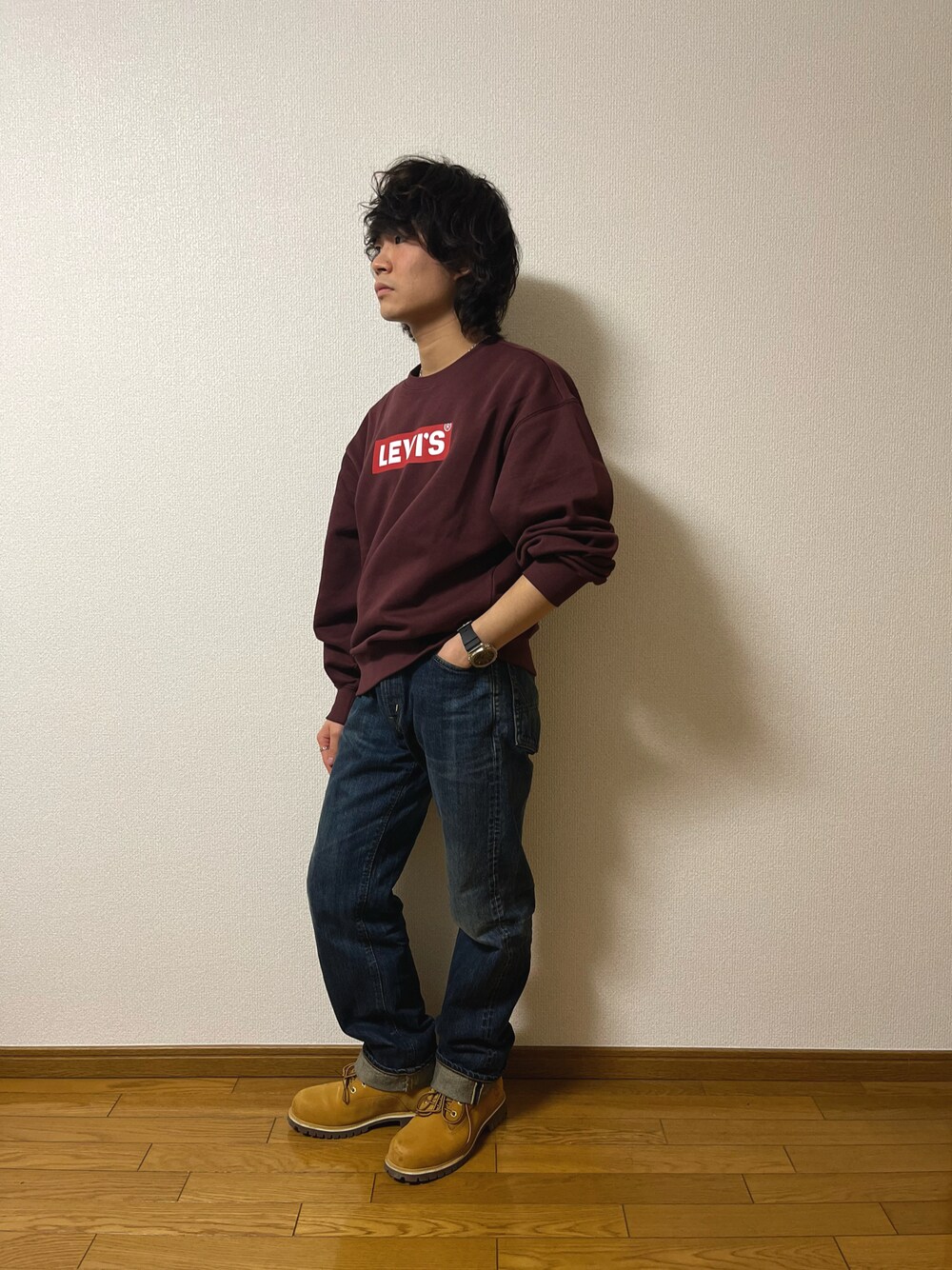 「EDWIN、Timberland、アメカジ、スウェット、Levi's、EDWIN505」｜「Levi'sの【Levi's】ＧＲＡＰＨＩＣクルーネックスウェット（スウェット、ブラウン系）」を使った、to-yuさん（メンズ・162cm）の秋コーディネートの1枚目の写真