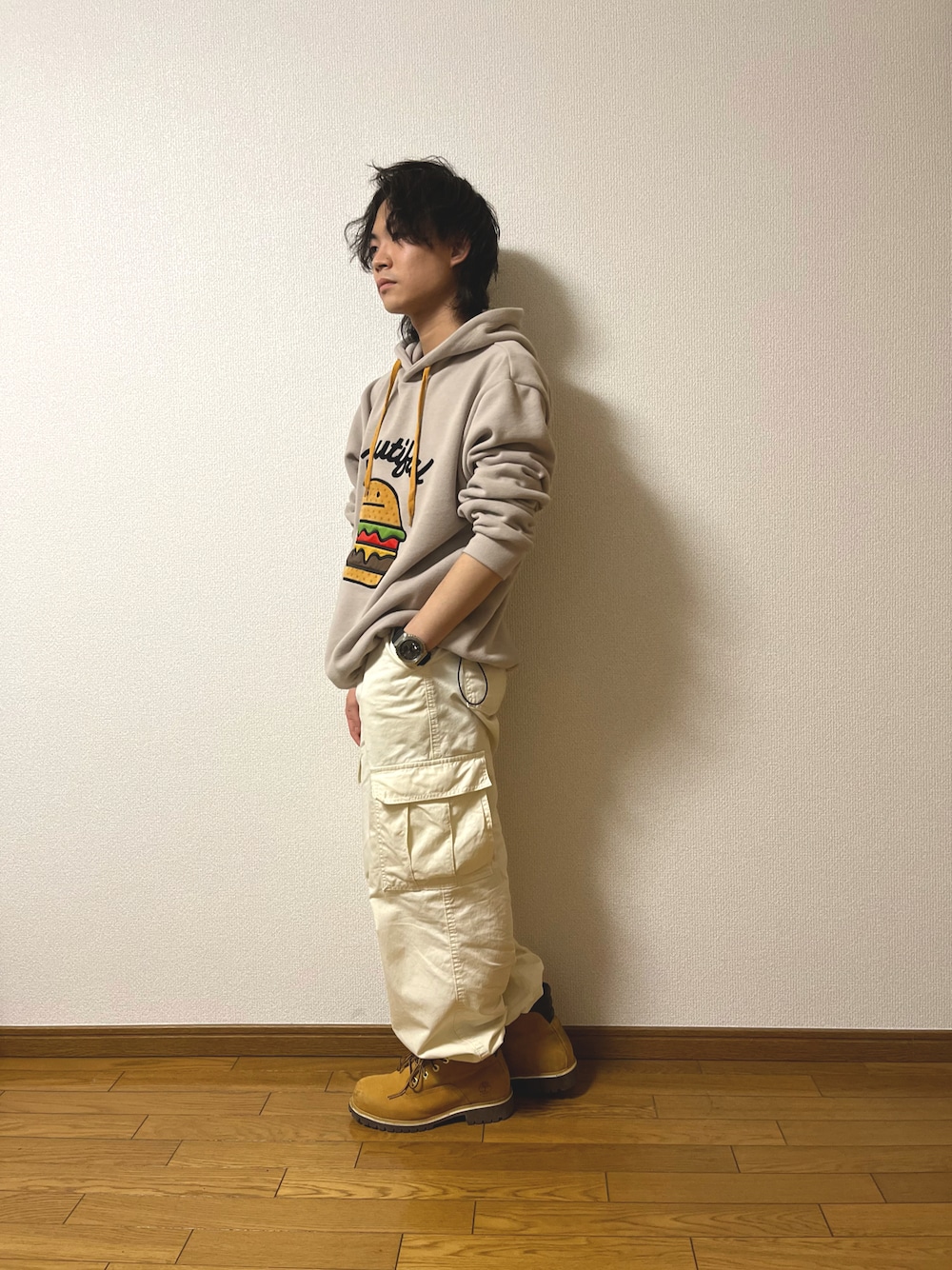 「パーカー、graniph、グラニフ、カーゴパンツ、Timberland」｜「Design Tshirts Store graniphのアイテム（パーカー、ベージュ系）」を使った、to-yuさん（メンズ・162cm）の冬コーディネートの1枚目の写真