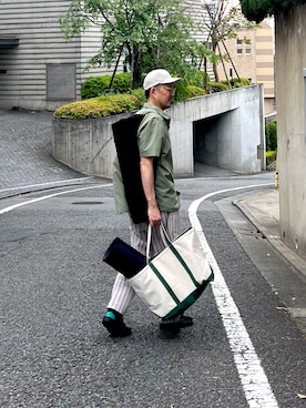 「KEEN（キーン）のUNEEK / ユニーク / メンズ スニーカーサンダル（サンダル、ブラック系）」を使った、TERRYさん（メンズ・179cm）の春コーディネート