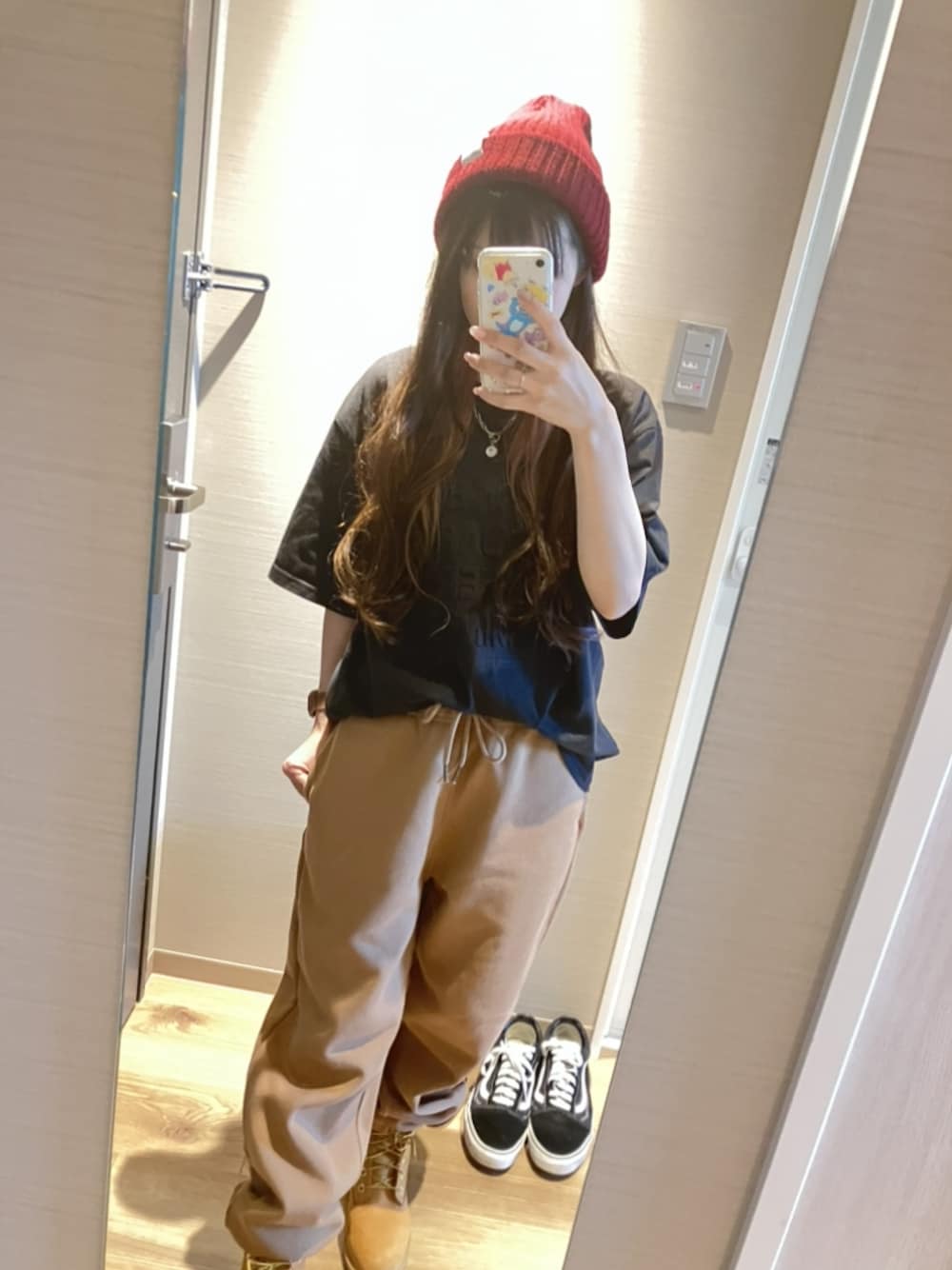 「シンプルコーデ、秋カラー、ゆるコーデ、スウェットパンツ、ジーユーコーデ」｜「GUのアイテム（スウェットパンツ、ブラウン系）」を使った、りあさん（レディース・153cm）の秋コーディネートの1枚目の写真