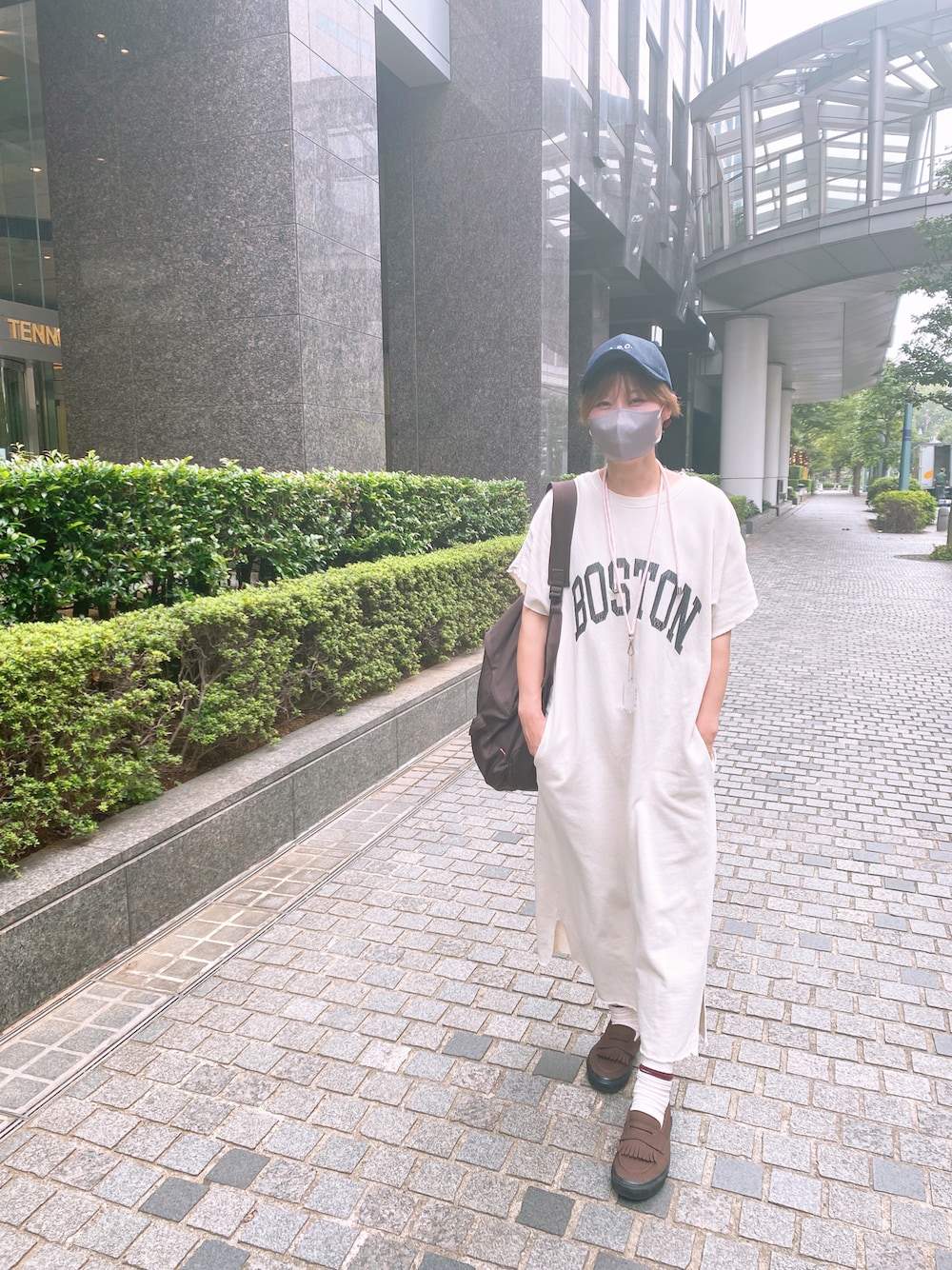 「休日スタイル、カジュアル、coca、A.P.C.、ローファー、ローファー×靴下、ゆるコーデ、ワンピース、キャップ、FUDGE、秋コーデ」｜「coca（coca）のアイテム（ワンピース、ホワイト系）」を使った、𝐾𝑎𝑛𝑎𝑚𝑖さん（レディース・158cm）の秋コーディネートの1枚目の写真
