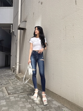 「GYDA（ジェイダ）のGLITTER GG Tシャツ（Tシャツ/カットソー、ホワイト系）」を使った、maiさん（レディース・167cm）の春コーディネート
