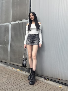 「アイテム（デニムスカート）」を使った、maiさん（レディース・167cm）の秋コーディネート