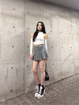「アイテム（デニムスカート）」を使った、maiさん（レディース・167cm）の秋コーディネート