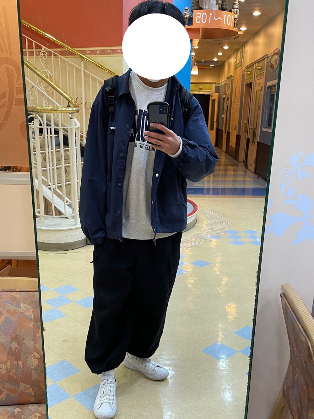 「冬コーデ、カジュアルコーデ、おしゃれさんと繋がりたい、今日のコーデ、メンズファッション、スニーカー、カジュアル、ゆるコーデ、ミリタリー、ネイビー、冬、ラフ、ファッションの力を信じよう、未来のWEARISTAプロジェクト」｜「SPINNSの【10色展開】ナイロン ドローコードワイドカーゴパンツ（カーゴパンツ、ホワイト系）」を使った、luckyyyさん（メンズ・171cm）の冬コーディネートの1枚目の写真