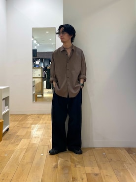 「SENSE OF PLACE by URBAN RESEARCH(センスオブプレイスバイアーバンリサーチ)のカラースラブレギュラーカラーシャツ(シャツ/ブラウス、ブラウン系)」を使った、にしはらさん(メンズ・169cm)の春コーディネート