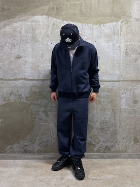 「AVIREX（アヴィレックス）のアイテム（ジャージ）」を使った、YOSHIさん（メンズ・173cm）の冬コーディネート
