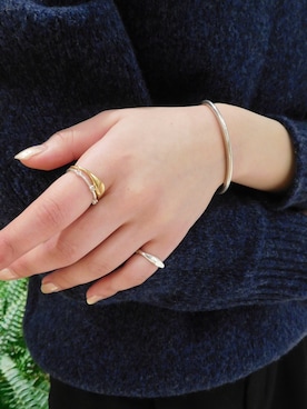 「アイテム（ブレスレット）」を使った、manaさん（レディース・158cm）の冬コーディネート