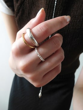 「TEN.（テン）のSILVER925 レンジリング（リング、シルバー系）」を使った、manaさん（レディース・158cm）の秋コーディネート