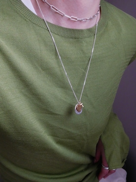 「アイテム（チャーム）」を使った、manaさん（レディース・158cm）の春コーディネート