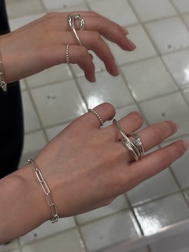 「TEN.（テン）の【新作】SILVER925 パスリング(1~7号) リング ギフト ペアリング ピンキーリング（リング、シルバー系）」を使った、manaさん（レディース・158cm）の夏コーディネート