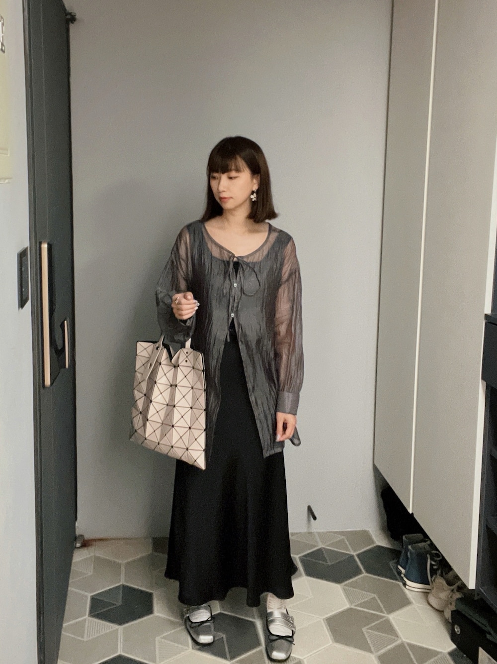 ISSEY MIYAKEのクラッチバッグを使ったレディース人気ファッション