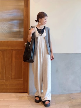 「アイテム（サロペット/オーバーオール、グレー系）」を使った、にわまりこさん（レディース・151cm）の秋コーディネート