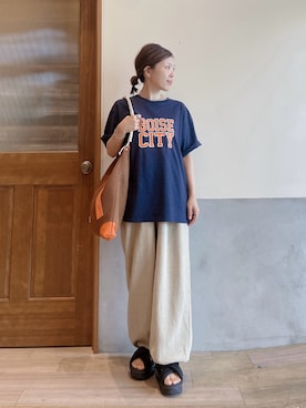「CIAOPANIC TYPY（チャオパニックティピー）の【UNISEX】ピグメント加工スラブカレッジロゴTEE（Tシャツ/カットソー、ブルー系）」を使った、にわまりこさん（レディース・151cm）の夏コーディネート