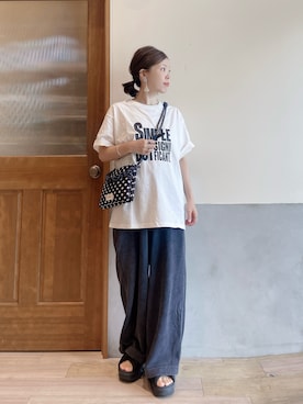 「CIAOPANIC TYPY（チャオパニックティピー）の【UNISEX】【プラスサイズあり】スラブ天竺ピグメントロゴTEE（Tシャツ/カットソー、ホワイト系）」を使った、にわまりこさん（レディース・151cm）の夏コーディネート