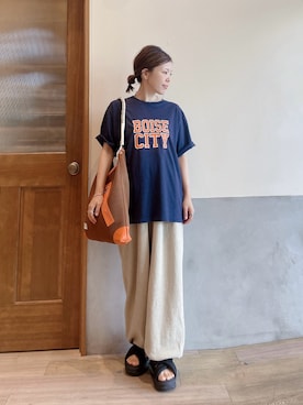 「CIAOPANIC TYPY（チャオパニックティピー）の【UNISEX】ピグメント加工スラブカレッジロゴTEE（Tシャツ/カットソー、ブルー系）」を使った、にわまりこさん（レディース・151cm）の夏コーディネート