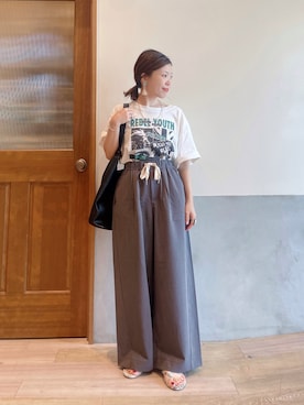 「スラックス」｜「アイテム（デニムパンツ）」を使った、にわまりこさん（レディース・151cm）の夏コーディネート