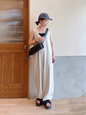 「アイテム（サロペット/オーバーオール、グレー系）」を使った、にわまりこさん（レディース・151cm）の夏コーディネート