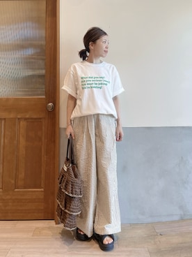 「CIAOPANIC TYPY（チャオパニックティピー）の【UNISEX】【プラスサイズあり】ポコポコメッセージロゴTEE（Tシャツ/カットソー、ホワイト系）」を使った、にわまりこさん（レディース・151cm）の夏コーディネート