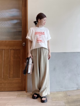 「CIAOPANIC TYPY（チャオパニックティピー）の【UNISEX】宇宙人プリントTシャツ（Tシャツ/カットソー、ホワイト系）」を使った、にわまりこさん（レディース・151cm）の夏コーディネート