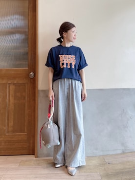 「CIAOPANIC TYPY（チャオパニックティピー）の【UNISEX】ピグメント加工スラブカレッジロゴTEE（Tシャツ/カットソー、ブルー系）」を使った、にわまりこさん（レディース・151cm）の夏コーディネート