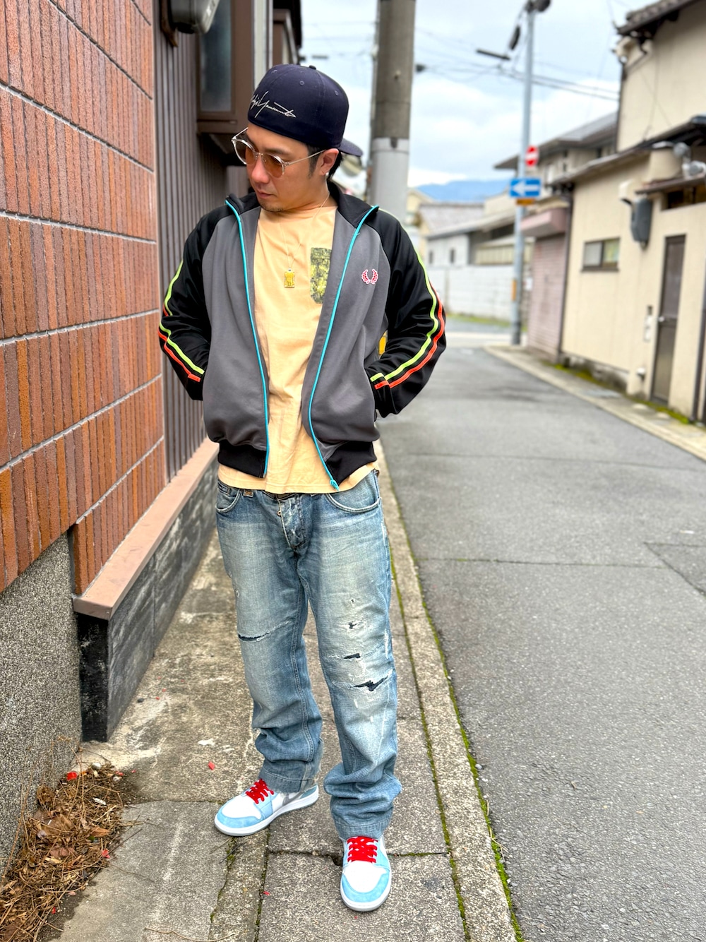 FRED PERRYのジャージ（グレー系）を使った人気ファッション