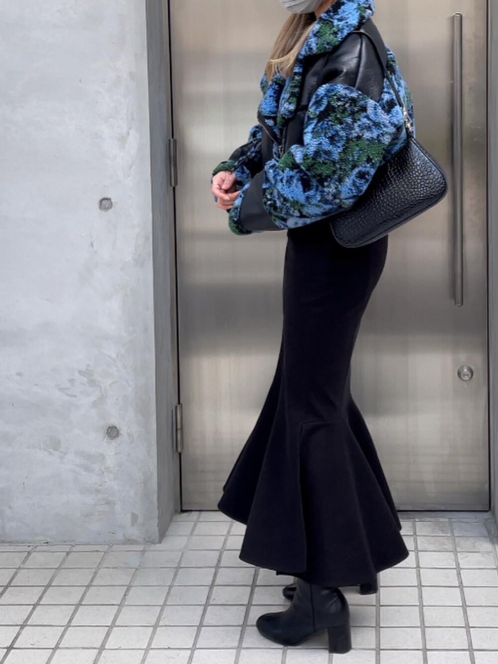 「JEANASiS、LAUIR、SHEIN、休日スタイル、お出かけコーデ、大人コーデ、大人女子、黒、スカート、いいね、save、フォローお願いします🤑、マーメイドスカート、ブーツ、ブラック、ジャケット、おしゃれさんと繋がりたい」｜「JEANASISのボアキリカエB-3/216359（ブルゾン、ブルー系）」を使った、maimaiさん（レディース・157cm）の冬コーディネートの1枚目の写真