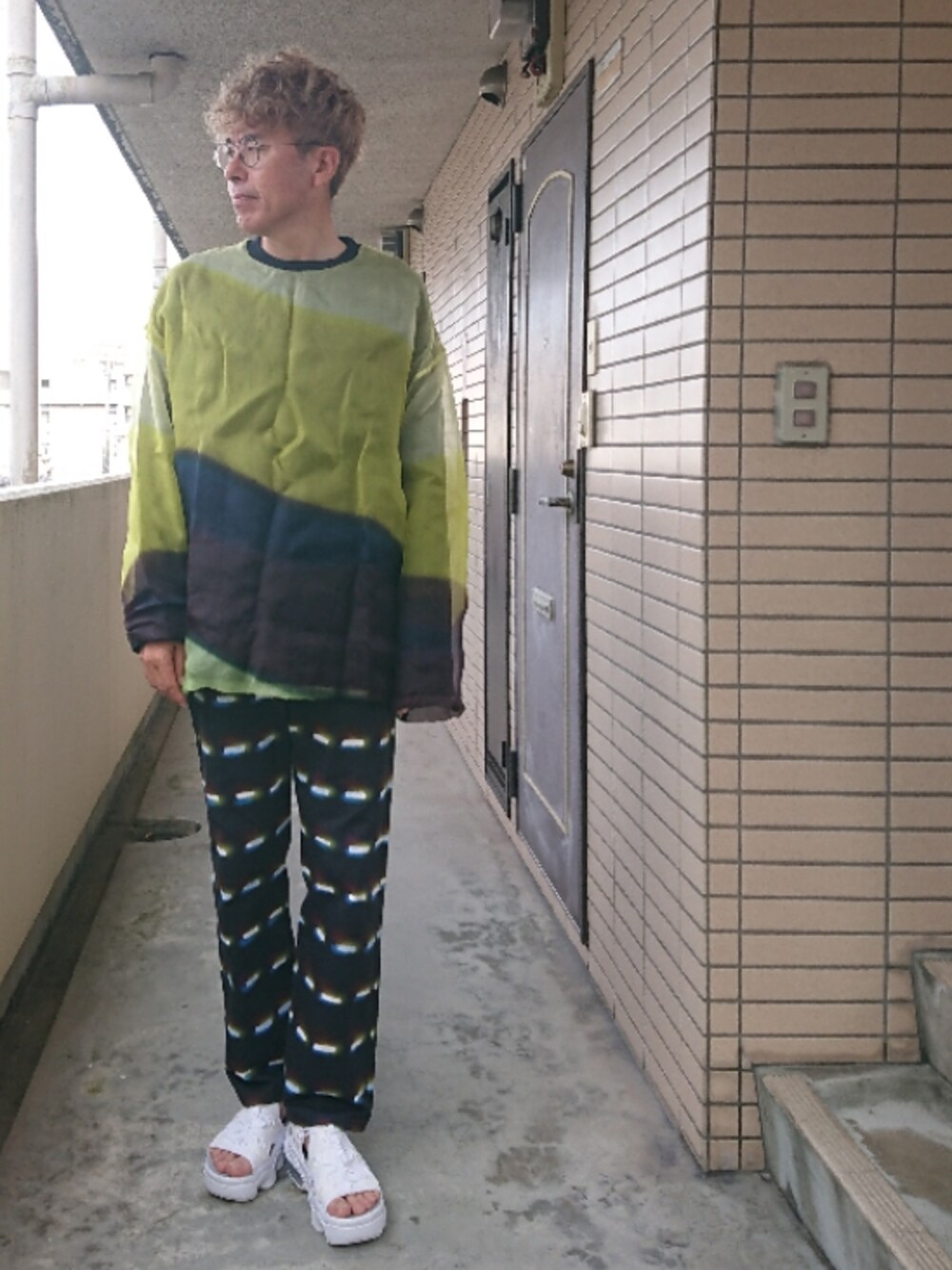「休日スタイル、オトナカジュアル、オーバーサイズ、ゆるコーデ、おしゃれさんと繋がりたい、ビッグシルエット、レディースアイテム、シルクシャツ」｜「DRIES VAN NOTENのHAGLAND 2625 W.K.JERSEY（Tシャツ/カットソー、イエロー系）」を使った、hiro's closet🤗🤗さん（メンズ・178cm）の夏コーディネートの1枚目の写真