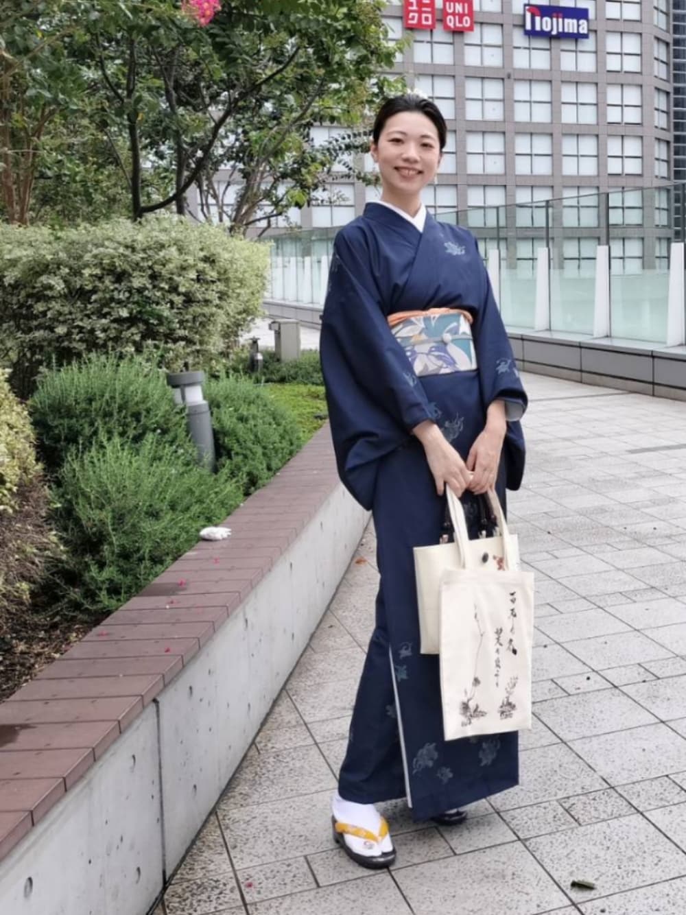 「秋服準備はじめました、初秋コーデ、着物、きもの、着物コーデ、簡単着物、夏着物、仕立屋甚五郎、秋冬コーデ、秋服まるっと大公開、ピンク、ネイビー、ネイビー×ピンク」｜「仕立屋甚五郎のアイテム（ハンドバッグ、ベージュ系）」を使った、sutoさん（レディース・169cm）の秋コーディネートの1枚目の写真
