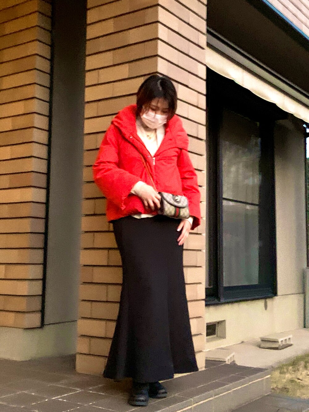 「大人コーデ、ダウンジャケット、おしゃれさんと繋がりたい、マーメイドスカート、カラー×コーデ、冬コーデ、オレンジ、ロングスカート、キレイめ、タートルネック、黒」｜「JOURNAL STANDARDのアイテム（ダウンジャケット/コート、オレンジ系）」を使った、🌜うししの🌛さん（レディース・157cm）の春コーディネートの1枚目の写真