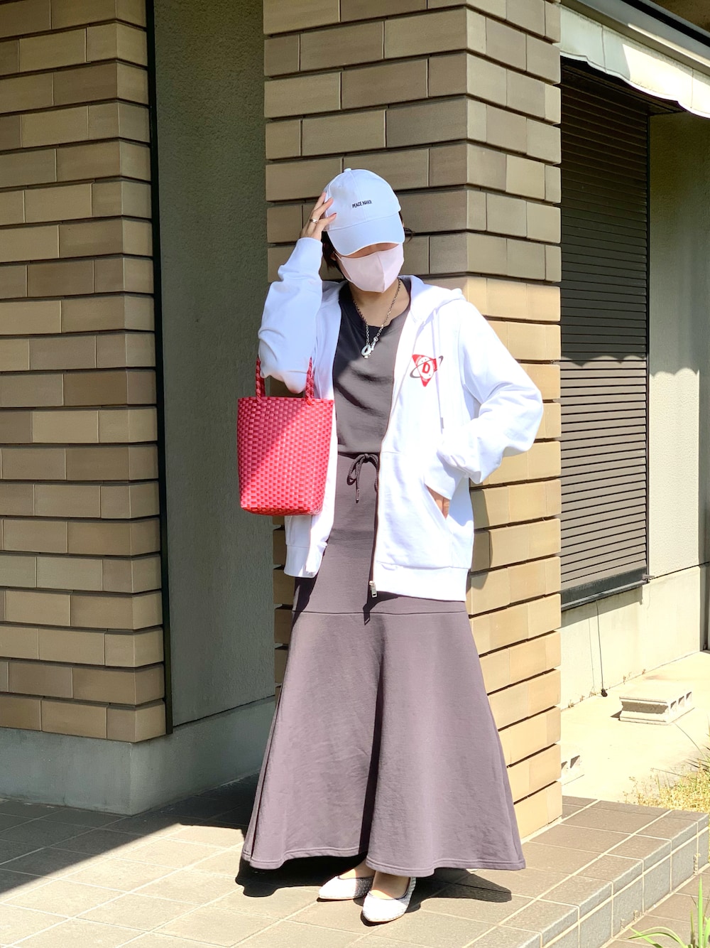 off whiteのネックレスを使ったレディース人気ファッション