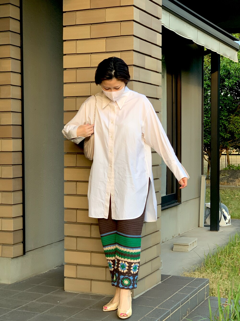 「大人カジュアル、ゆるコーデ、カジュアルコーデ、春コーデ、パンツスタイル、ビッグシルエット、シャツスタイル、ベージュ、クロシェ、ワイドパンツ、オーバーサイズ、大人コーデ、ラクチンコーデ」｜「23区のアイテム（シャツ/ブラウス、ベージュ系）」を使った、🌜うししの🌛さん（レディース・157cm）の春コーディネートの1枚目の写真