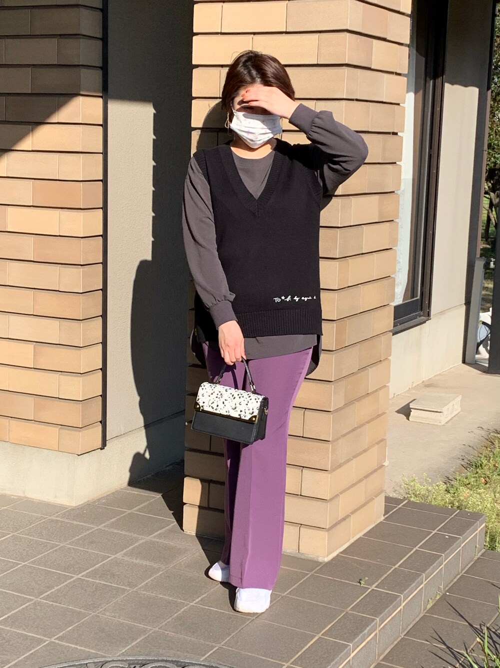 「ベスト、スニーカー、カジュアルコーデ、レイヤード、カラーパンツ、パープル、はるコーデ、フレアパンツ、NIKE、おしゃれさんと繋がりたい、アニマル柄、カラー×コーデ」｜「B.C STOCKのアイテム（Tシャツ/カットソー、グレー系）」を使った、🌜うししの🌛さん（レディース・157cm）の春コーディネートの1枚目の写真