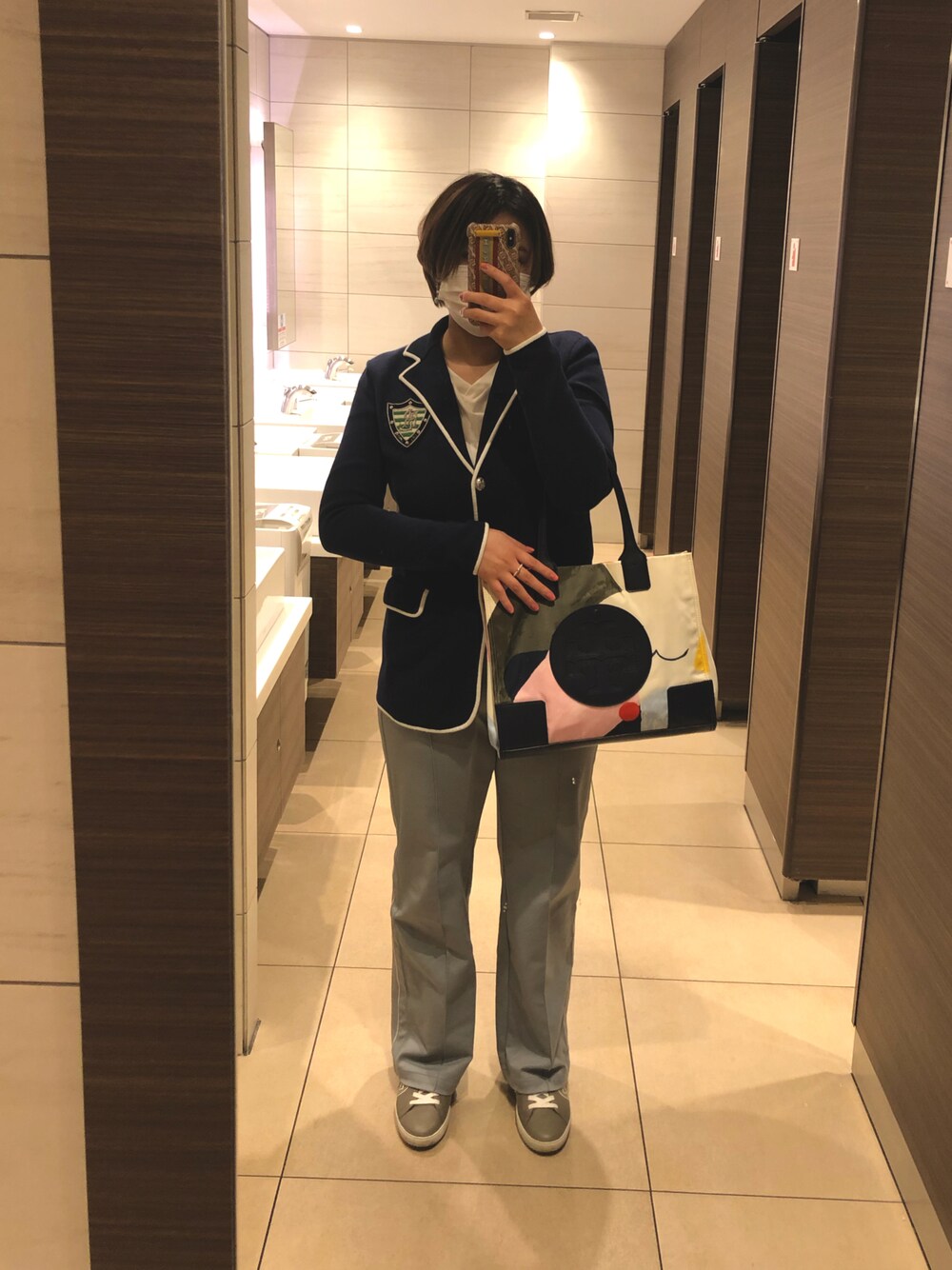 「おしゃれさんと繋がりたい、きれいめカジュアル、プレッピー、ワイドパンツ、パンツスタイル、スニーカーコーデ、ネイビー」｜「POLO RALPH LAURENのアイテム（ジャケット/アウター、ブルー系）」を使った、🌜うししの🌛さん（レディース・157cm）の春コーディネートの1枚目の写真
