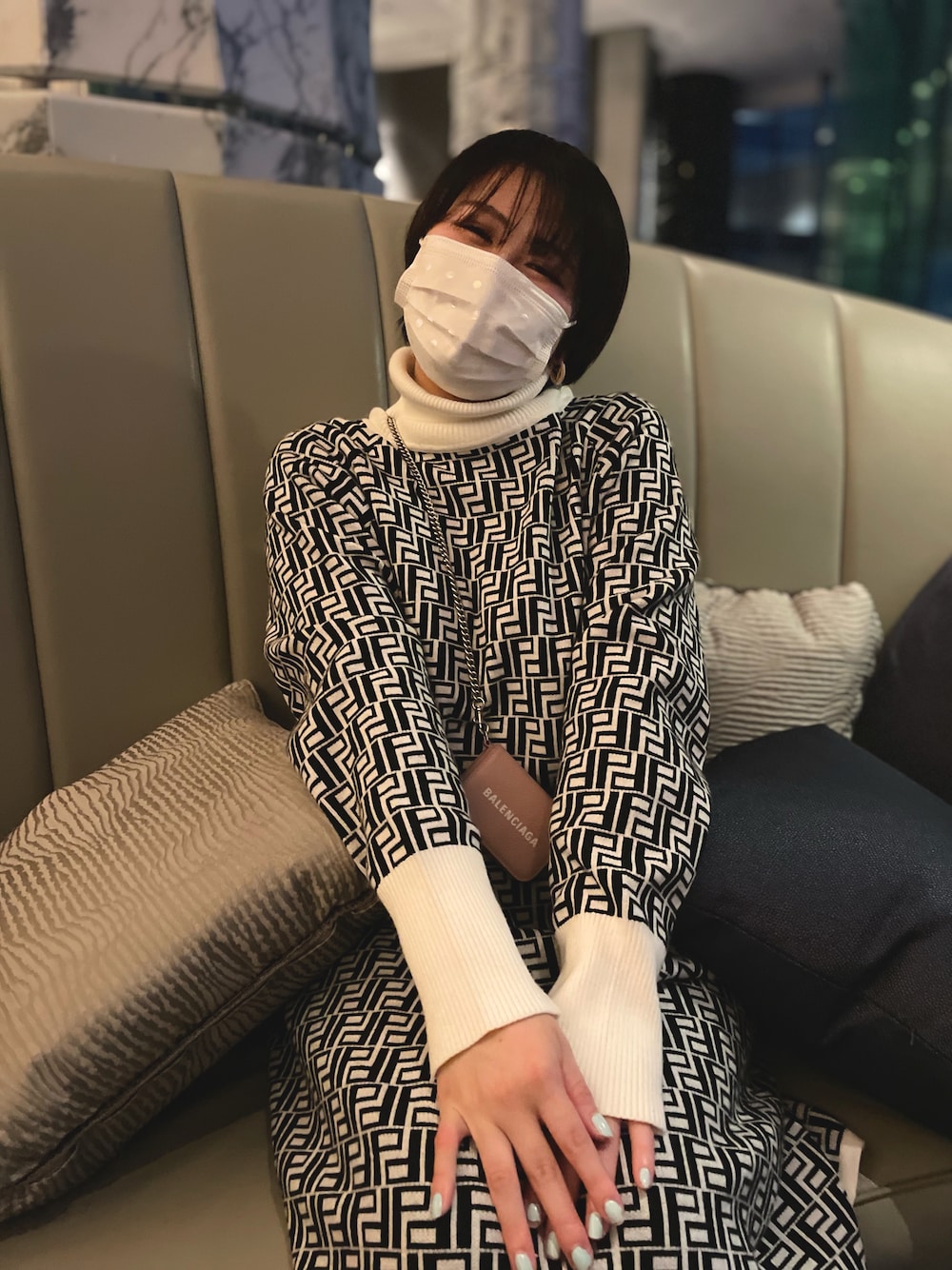 「大人コーデ、キレイめ、ワンピース、柄ワンピース、ニットワンピース、ロングワンピース、ミニバッグ、ハイネック、モノトーン、ニット、白黒」｜「Rose Tiaraのアイテム（ワンピース/ドレス、その他）」を使った、🌜うししの🌛さん（レディース・157cm）の春コーディネートの1枚目の写真