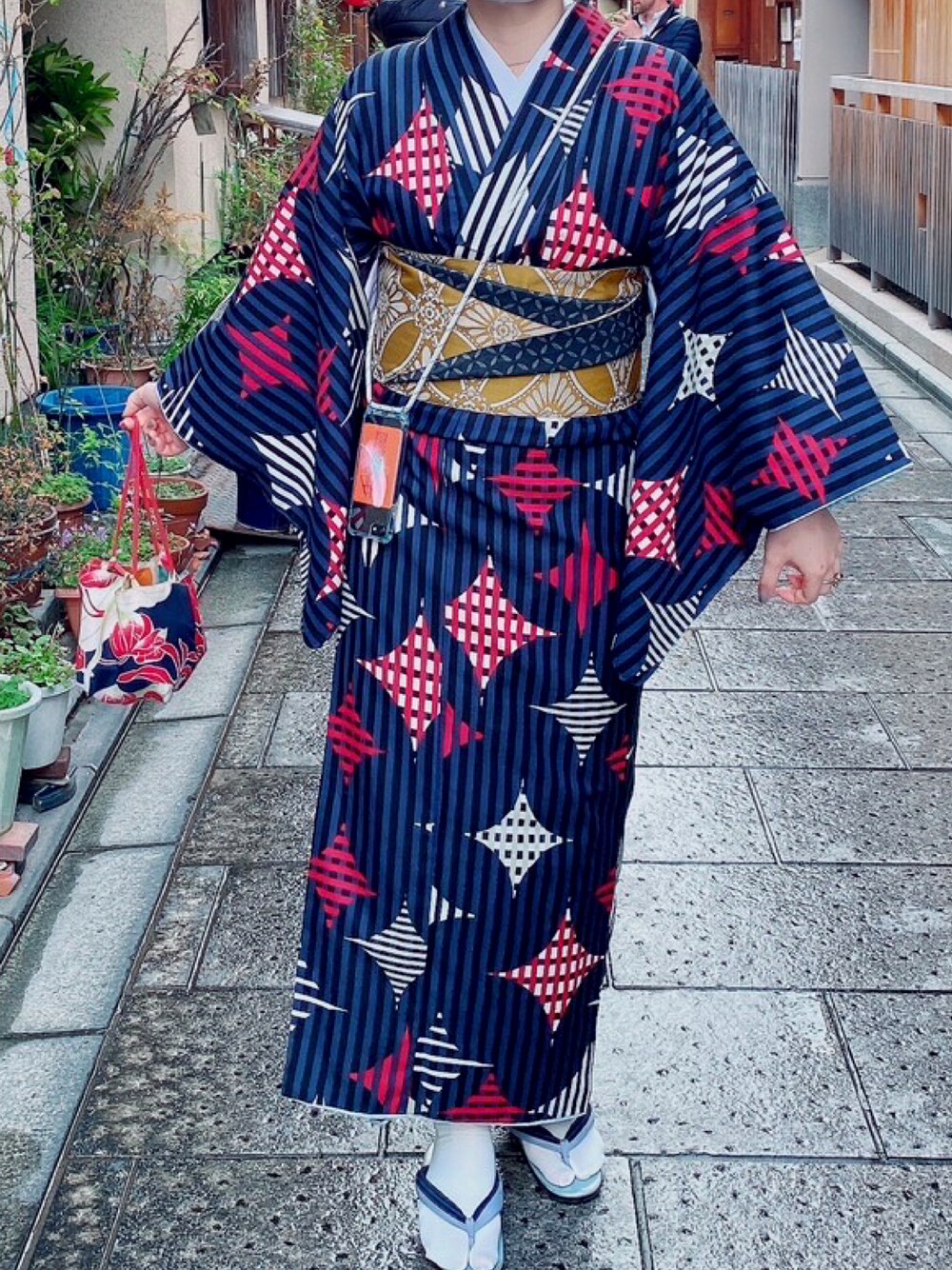 「京都、祇園、レンタル着物、着物、散歩、初夏コーデ、大人可愛い、大正浪漫、レトロ、ノスタルジア、祇園四条、和柄」｜「ぎをんレンタル着物のアイテム（着物、ブルー系）」を使った、hankooさん（レディース・160cm）の春コーディネートの1枚目の写真