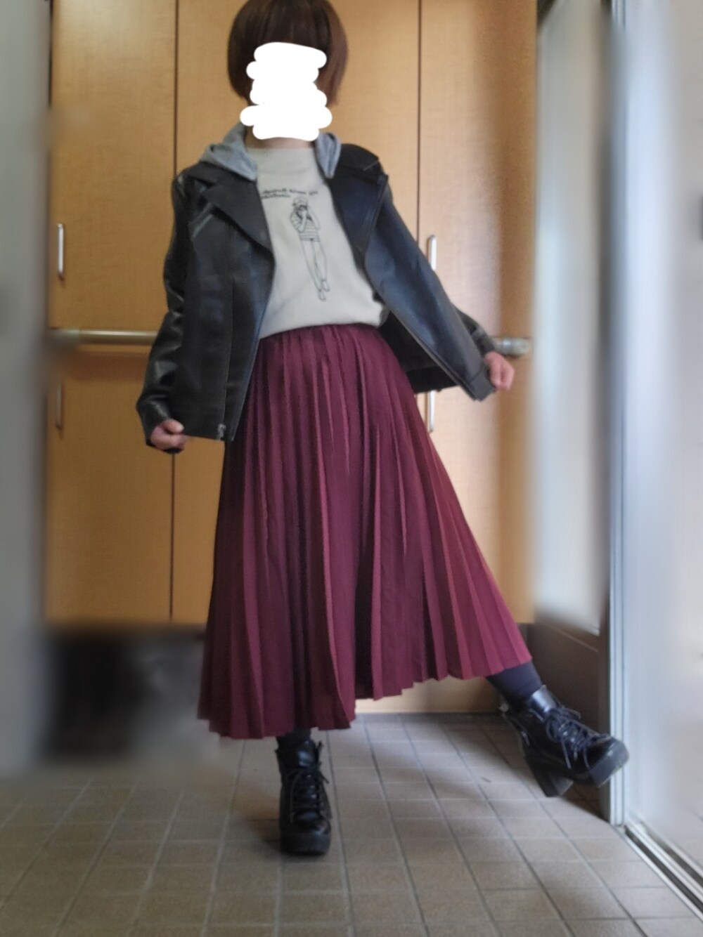 「GU、devirock、しまむら」｜「GUのアイテム（スカート、レッド系）」を使った、seikaさん（レディース・142cm）の秋コーディネートの1枚目の写真