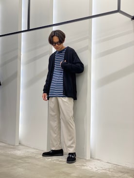 「URBAN RESEARCH（アーバンリサーチ）のアイテム（スラックス）」を使った、新村優樹さん（メンズ・177cm）の春コーディネート
