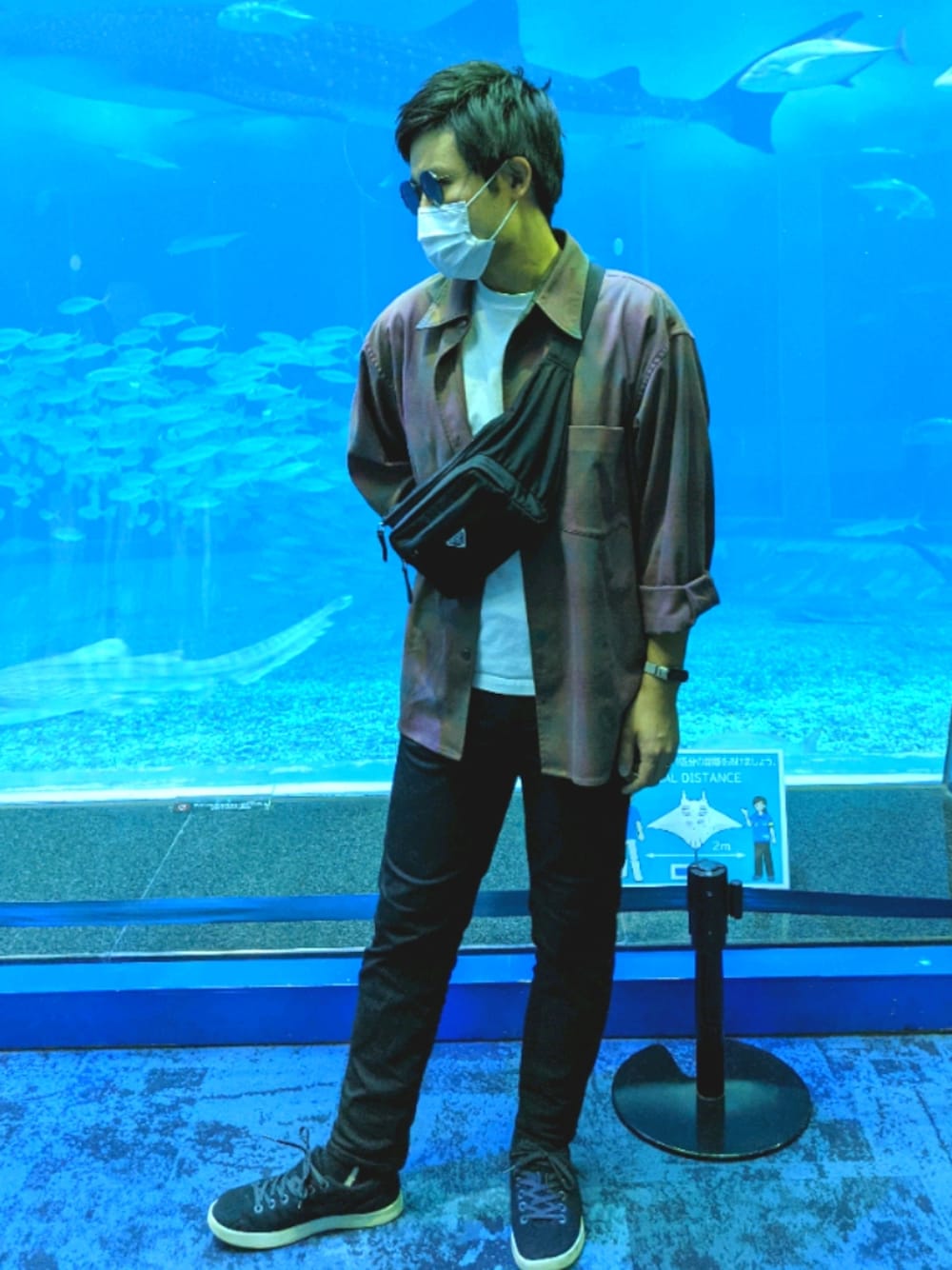 「カジュアル、ユニクロ、スキニーデニム、秋のコーデ、黒スキニー、チェックシャツ、水族館、沖縄、PRADA、サングラス、イッセイミヤケ」｜「all birdsのアイテム（スニーカー、ブラック系）」を使った、04sasanishiki20さん（メンズ・180cm）の秋コーディネートの1枚目の写真