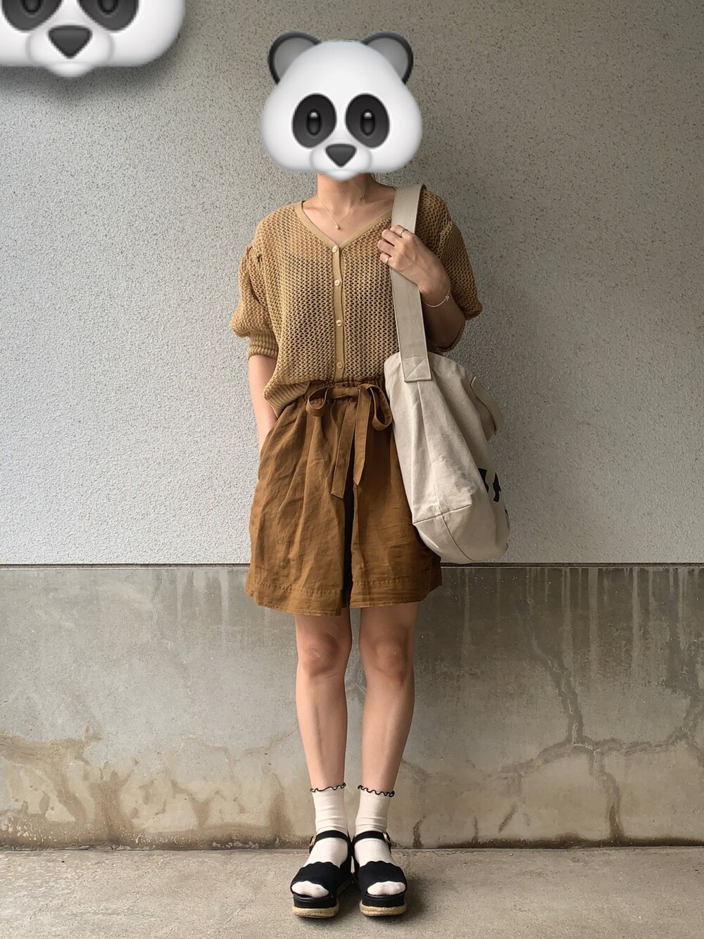 「UNIQLOのアイテム（パンツ、ブラウン系）」を使った、ユイさん（レディース・155cm）の秋コーディネートの1枚目の写真
