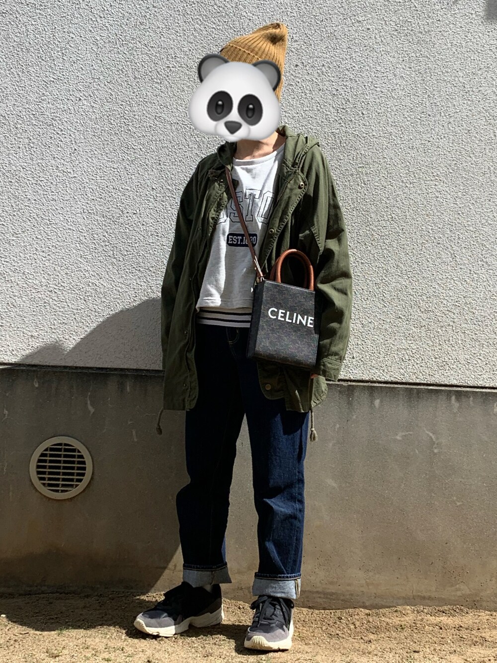 「GUのアイテム（デニムパンツ、ブルー系）」を使った、ユイさん（レディース・155cm）の春コーディネートの1枚目の写真