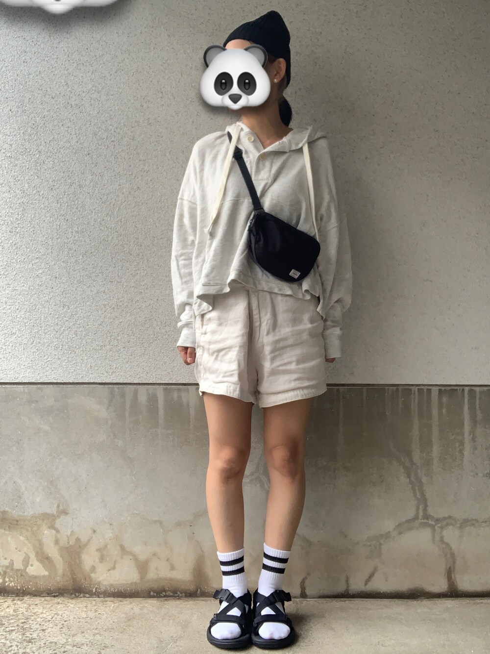 「Tevaのアイテム（サンダル、ブラック系）」を使った、ユイさん（レディース・155cm）の夏コーディネートの1枚目の写真