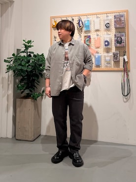 「BAYFLOW（ベイフロー）のステンレスフレンチロープネックレス（ネックレス、グレー系）」を使った、あおいさん（メンズ・164cm）の春コーディネート
